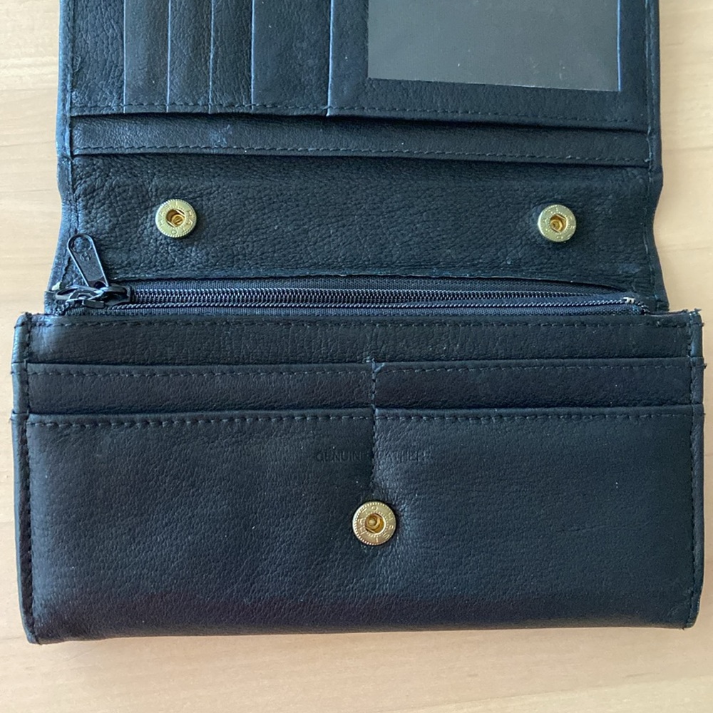 Wilson’s EUC Black Leather Wallet